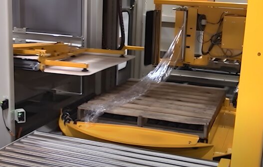 How Palletizing Robots Improve Shipping Container Loading 